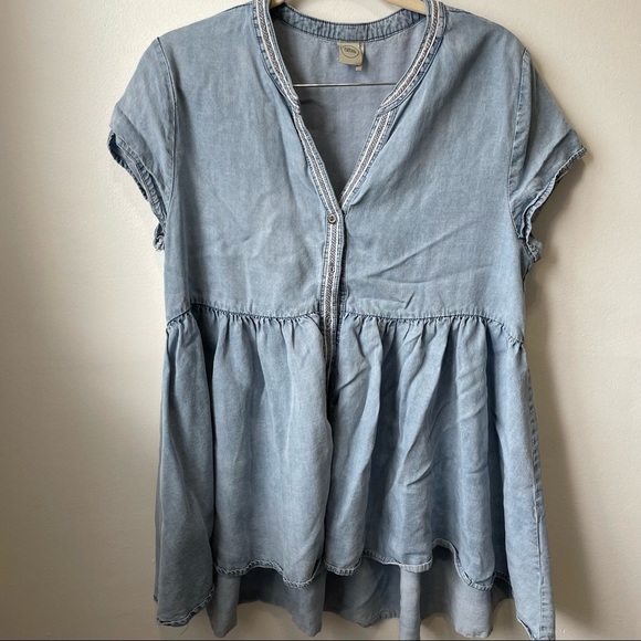 Paper Crane Tops Paper Crane Anthropologie Chambray Buttondown